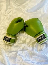 Pro Boxing Gloves 6oz for kids age 7-8 years old , Sparring Gloves Training Bag