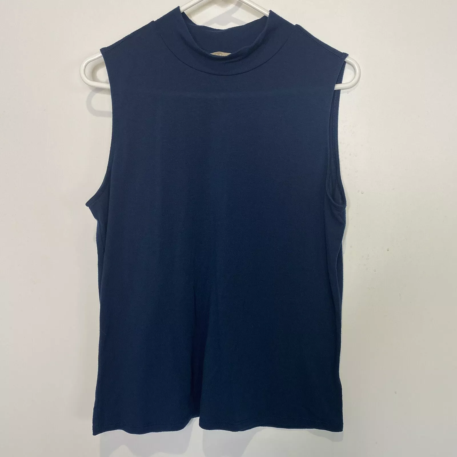 athleta sleeveless workout soft t shirt style tank-top