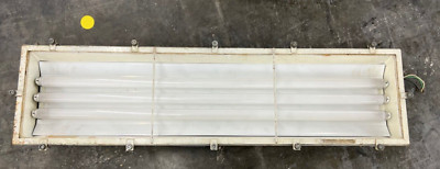 LIGHT FIXTURE (COSMETIC DAMAGED/NO GLASS)
