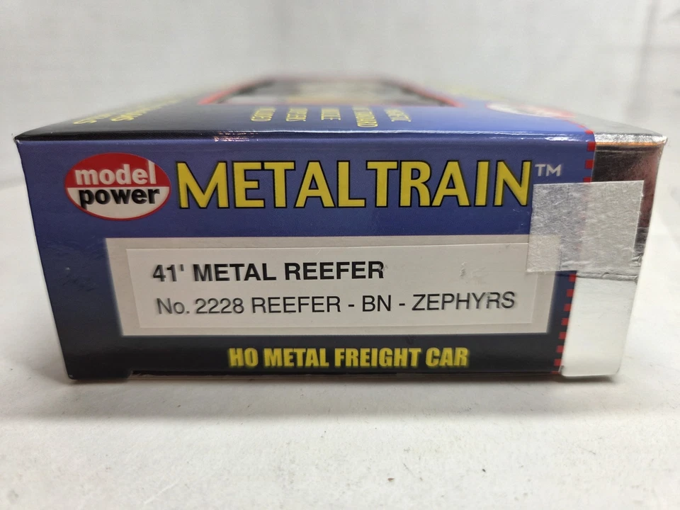Model Power METALTRAIN HO 41' Refrigerator Reefer Burlington Zephyrs #2228 - Image 3 of 4