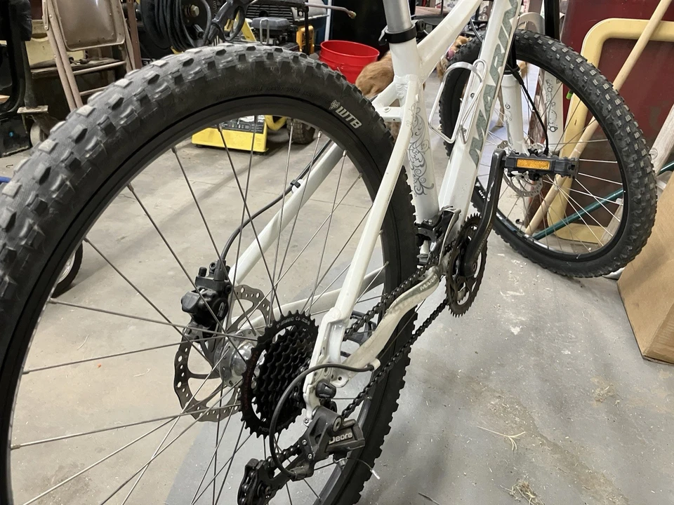 Bicicleta de montaña Marin Bear Valley, necesita neumáticos Foto 4 de 4