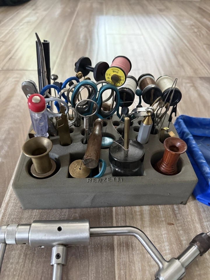 Fly Tying Dyna King Vise and Tools - Image 4 of 4