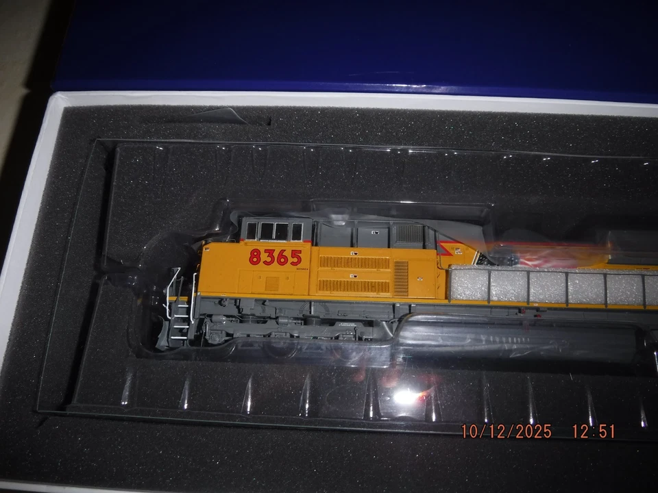 ATHEARN GENESIS HO UNION PACIFIC SD70ACe LOCOMOTIVE #8365 - ITEM #G68521 - NEW! - Image 3 of 4