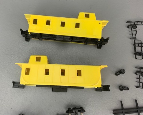 2X HO Bachmann Streamlined Caboose Parts Yellow Unlettered HO4791 - Picture 7 of 8