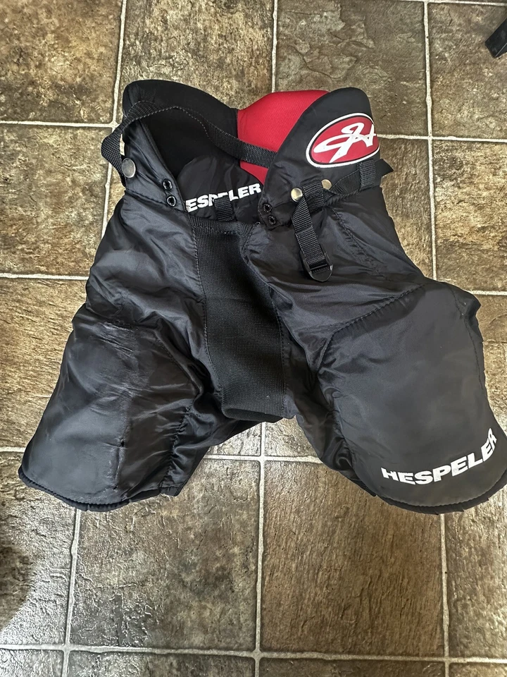 Almohadillas para el hombro Easton Synergy 450 de lacrosse y pantalones cortos acolchados Hespeler. Junior Sm Foto 2 de 4