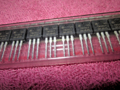 50pcs Motorola 7805CT 5V 1A Positive Regulator IC TO-220  USA SHIP