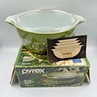 Vtg Pyrex Spring Blossom Green 2.5 QT Covered Casserole w Box & Manual 485-1-N-S