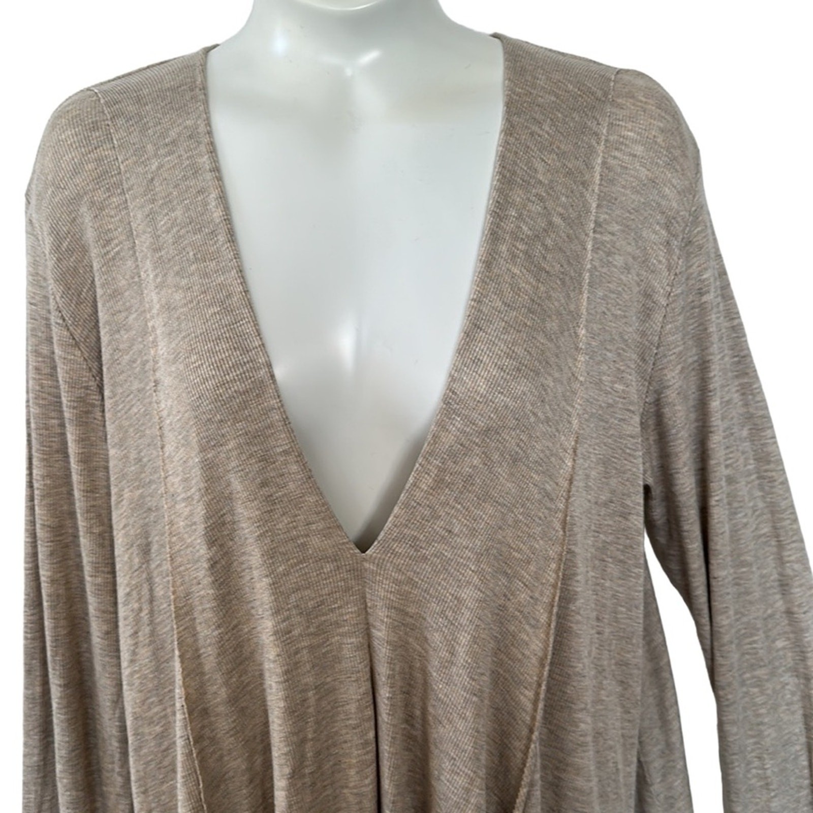 NWT. ELAN Cream Ribbed Deep V-Neck Long Sleeve Asymmetrical Top. Size Small