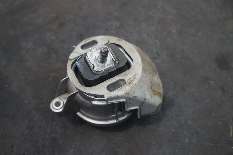 Soporte de montaje motor derecho 22112284818 OEM BMW M4 F82 2015-20 M2 M3 Foto 2 de 3