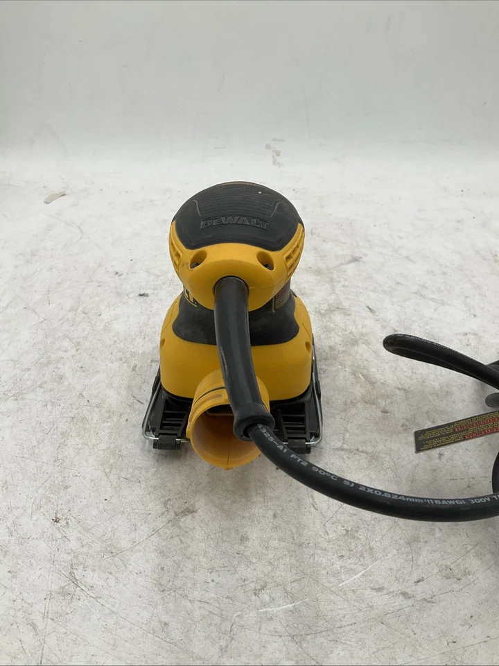 Lijadora de palma de hoja DeWalt DWE6411 de 1/4 de pulgada, 2,3 amperios Foto 2 de 4