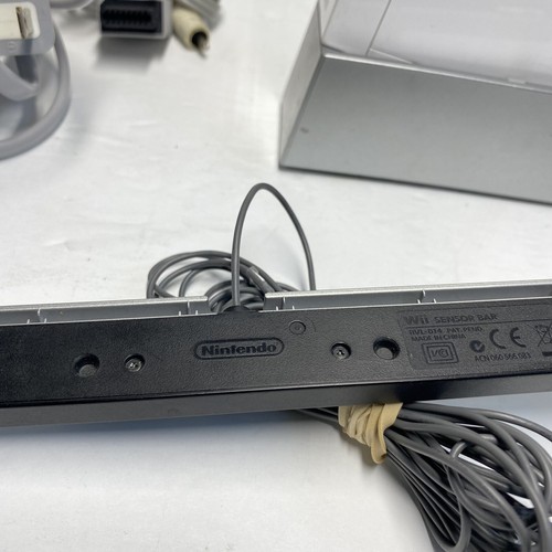 Paquete de consola de videojuegos Nintendo Wii blanca (RVL-001) sin controlador todo OEM - Imagen 5 de 8