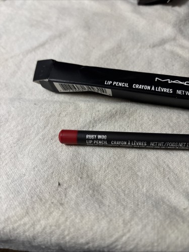 Authentic MAC Cosmetics longlasting pencil lip liner Ruby Woo - Picture 2 of 4