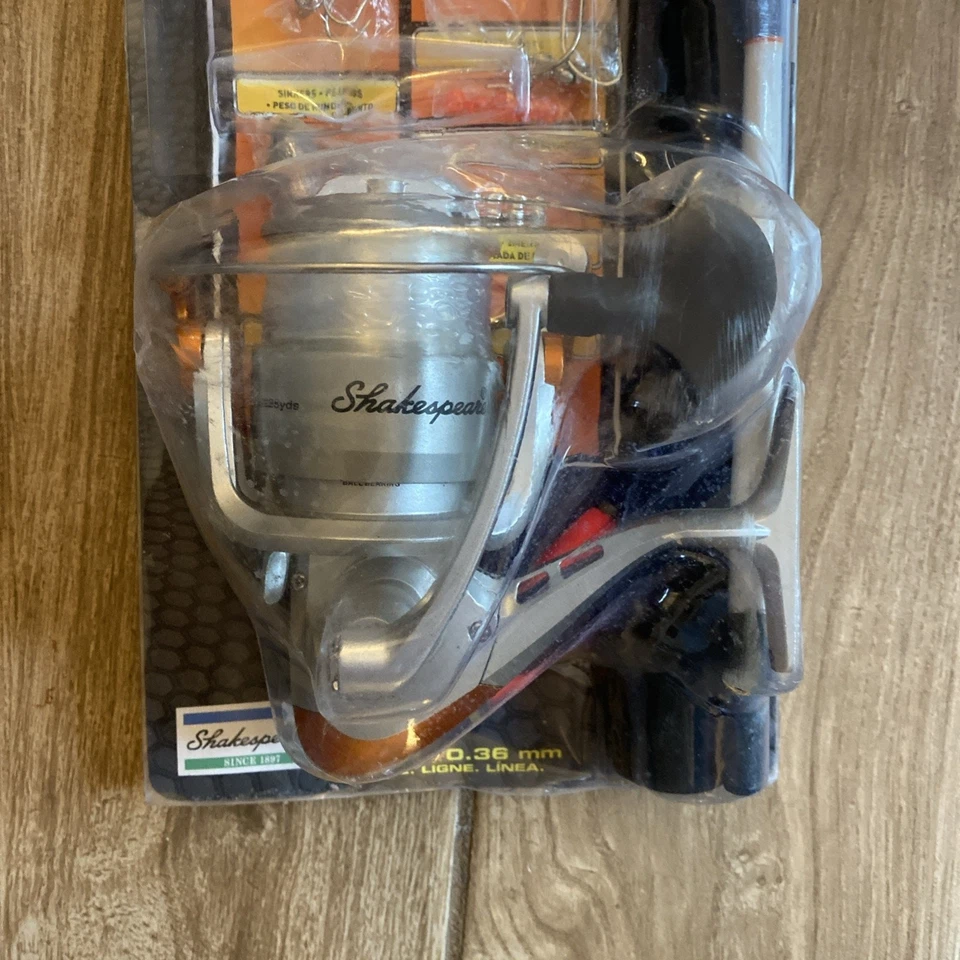 Shakespeare Catch More Fish Catfish Spinning Fishing Combo & Tackle - Image 2 of 4