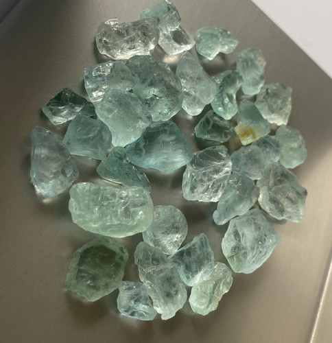 Light Blue Aquamarine Rough @ 220 cts From Madagascar - Picture 3 of 4