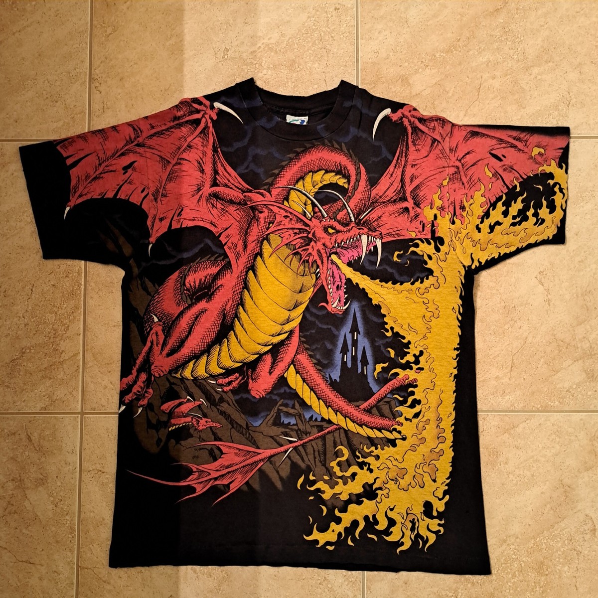 トップス 1993 LIQUID BLUE DRAGON&KNIGHT TEE XL Vintage 1993 Liquid Blue T-Shirt Dragon Vs Knight All Over