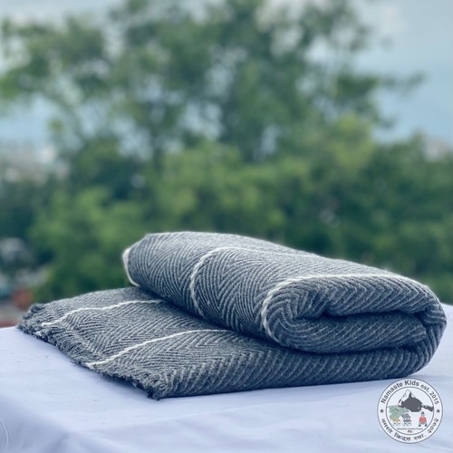 Kaschmirdecke Wangla, handgearbeitete Decke aus Nepal, Tagesdecke, Kuscheldecke - Bild 3 von 24