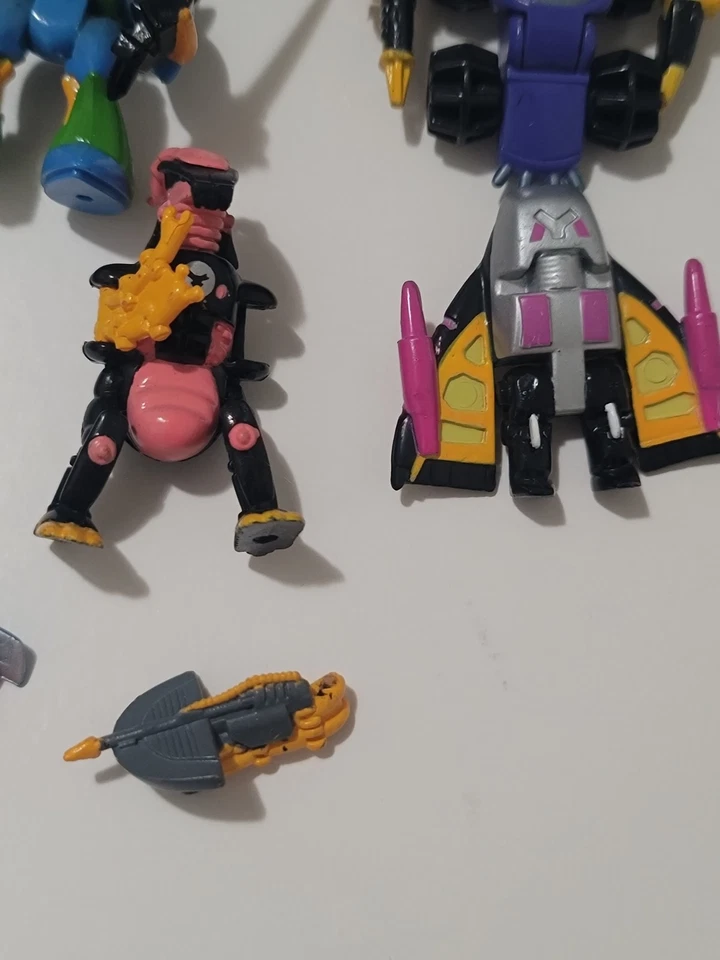 29 Vintage Z-Bots Micro Machines Robot Figures Vehicles 1992 1993 Lot - Image 4 of 4