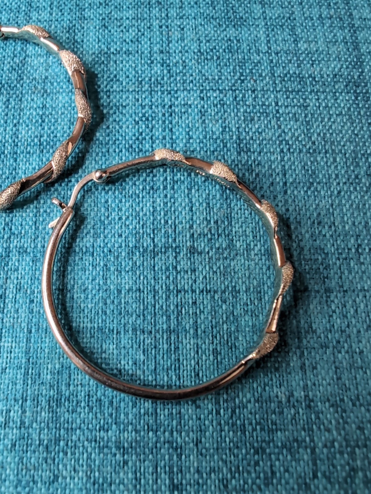 Beautiful Vintage Sterling Silver 925 Textured Wrap Hoop Earrings