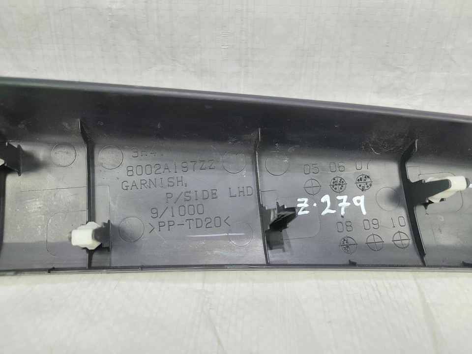 2008 Mitsubishi Outlander Front Left Garnish Molding Trim OEM 8002A197ZZ - Изображение 3 из 3