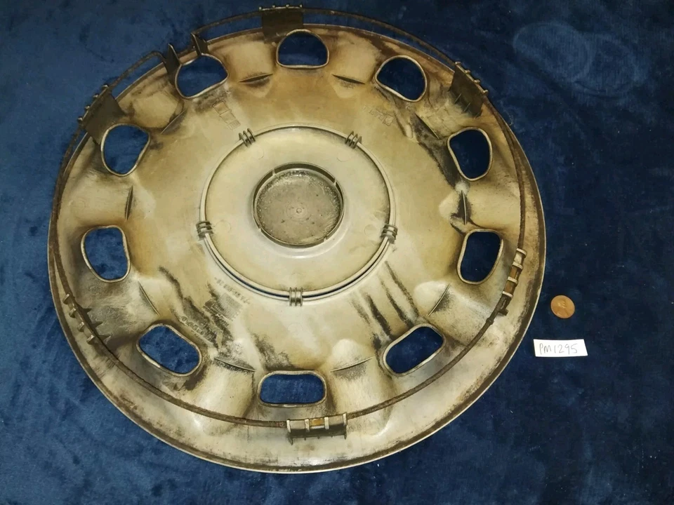 One Volvo 850, 940 and V70 hubcap 1994 1995 1996 1997 Foto 3 de 4