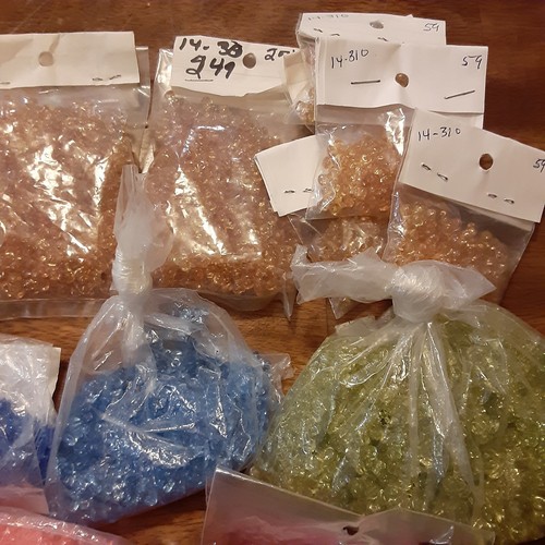 VTG Tri Beads Tribeads 3 Sided Over 1lb 1000s Of Beads NOS Many Colors Unused - Picture 3 of 8