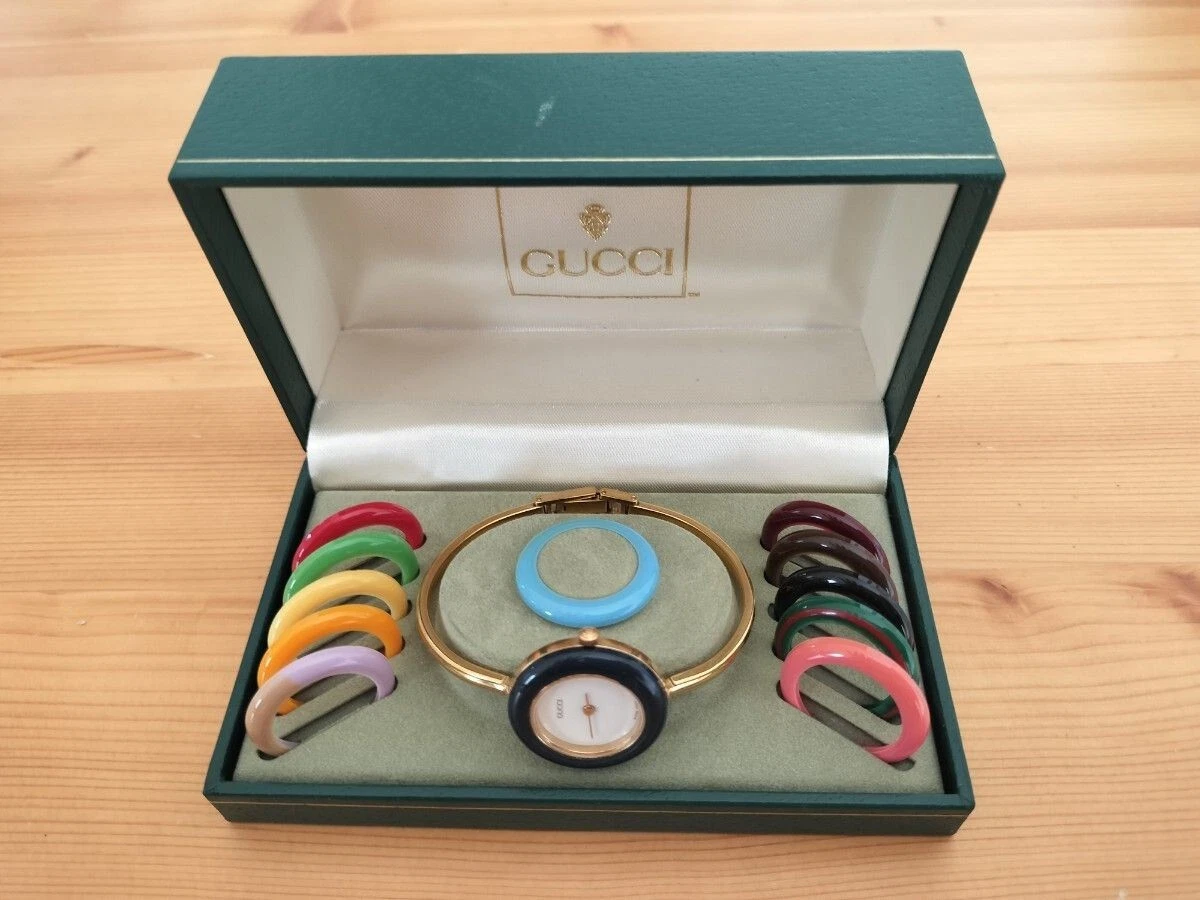 Montre homme Gucci 1100 L lunette à changement cadran blanc ronde analogique vintage du Japon
