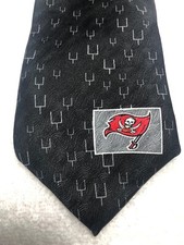 NFL MENS TIE BLACK WITH TAMPA BAY BUCCANEERS 4 X 59