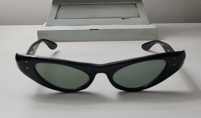 Vintage Ray Ban Bausch Lomb Cat eye Sunglasses Black Gold  display picture 3