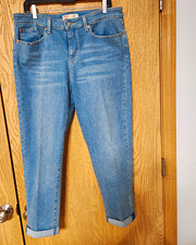 Levis Signature Jeans Womens Sz 16 Blue Mid Rise Capri Cuffed Stretch Whiskered