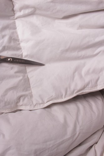 NEW Airluck Feather Down Comforter King Duvet Insert White 70oz fill 106" x 90" - Picture 7 of 11