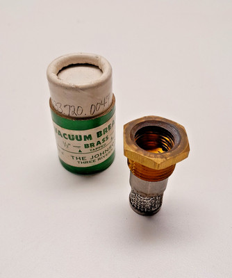 The Johnson Corp JOCO VB-8 51E Vacuum Breaker 1/2'' Brass Tapped New Old Stock