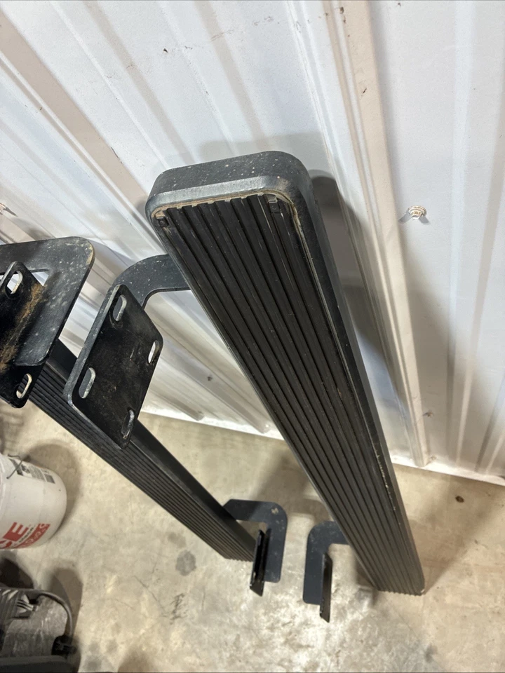 Black Left & Right Running Board | 2007 Ford F250 F350 F450 - Image 4 of 4