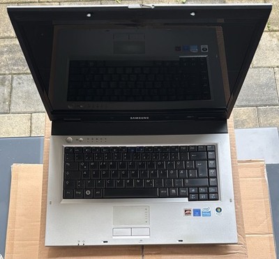 Samsung NP-R40 Plus SPENDER Screen Display Tastatur Gehäuse Ok