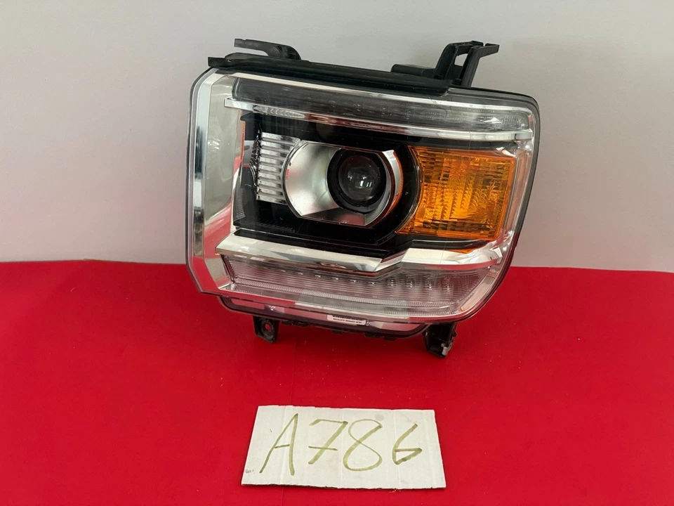 GMC Sierra 2500 3500 HD 2016-2019 juego de faros de xenón HID derecho e izquierdo OEM 786 Foto 3 de 4