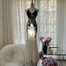 Gothic Mermaid V Neck Lace Evening Dresses Applique Full Length Bridal Gowns