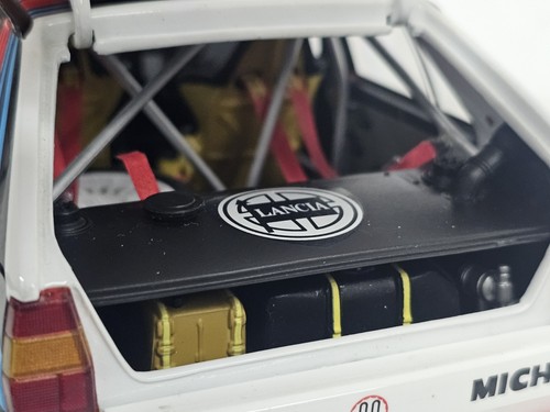 Coche modelo diecast Kyosho 1:18 Lancia Delta #4 D Auriol / B Occelli Rally - Imagen 10 de 14