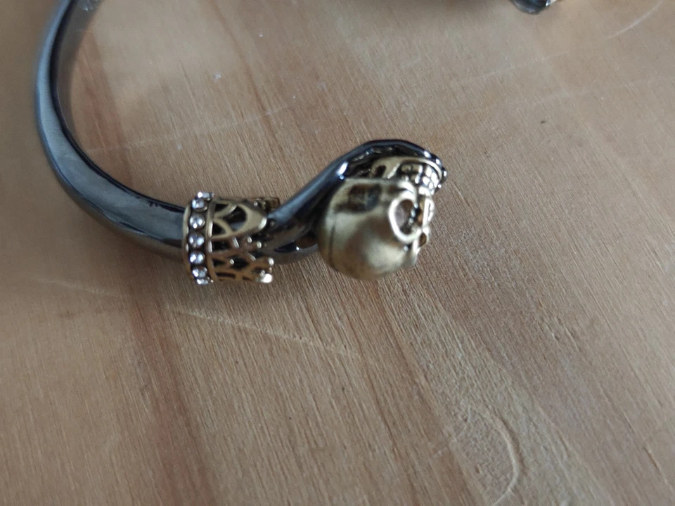 Alexander McQueen Double Skeleton Black/Gold Bracelet Bangle - Image 3 of 4