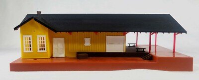 Bachmann Lighted Freight Station No. 46216 For Use With HO  display picture 1