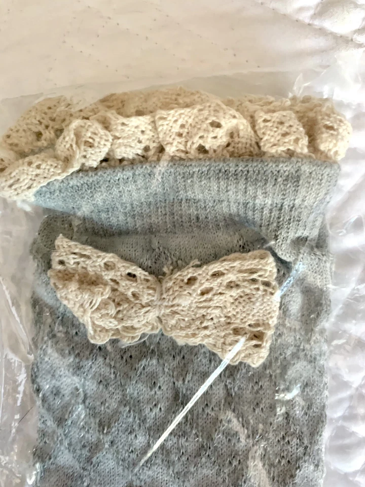 NWT JUSTICE Crew Gray Textured Socks with Beige Lace Sz M-L Fits Shoe 4-9 - Изображение 3 из 3