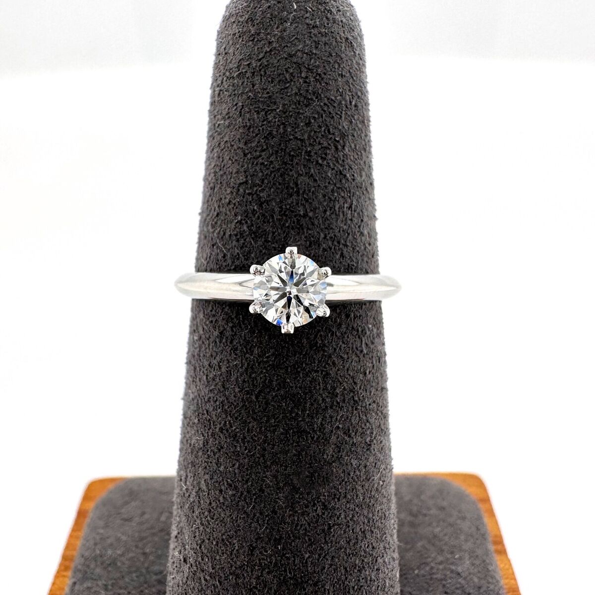 Tiffany & Co. Round Diamond 0.37 cts F VVS1 Solitaire Tiffany & Co. Round Diamond 0.37 cts F VVS1 Solitaire