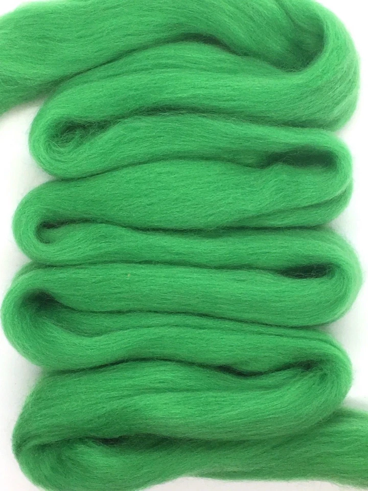 Green Wool Roving, Green felting wool, Green spinning wool, Green Roving, Rove - Image 4 of 4