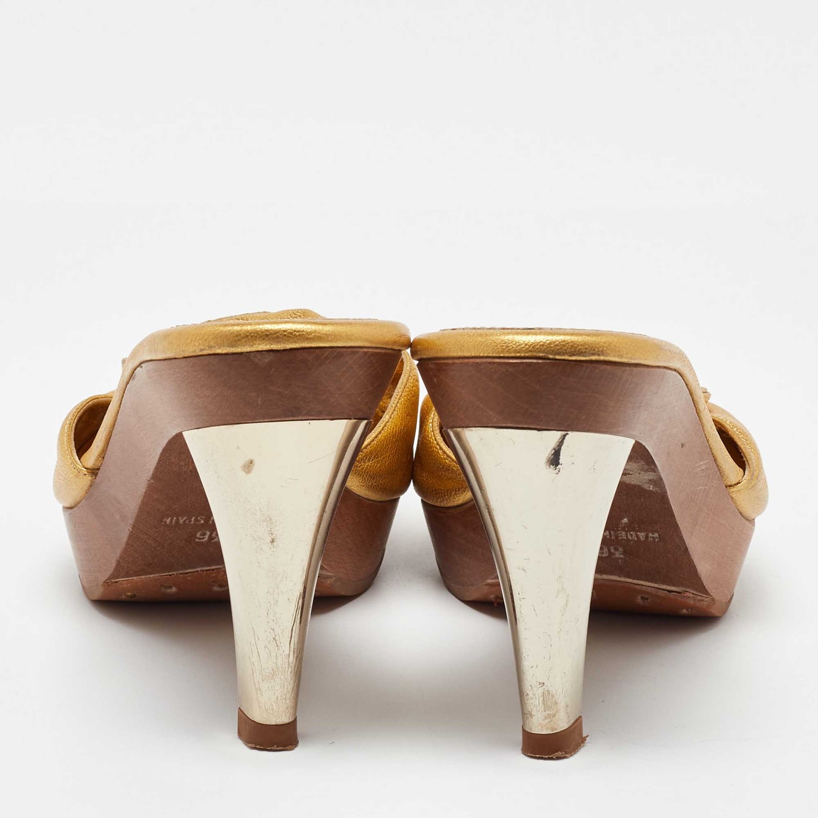 Sandali con plateau Yves Saint Laurent in pelle oro metallizzato Najda rosetta taglia 36