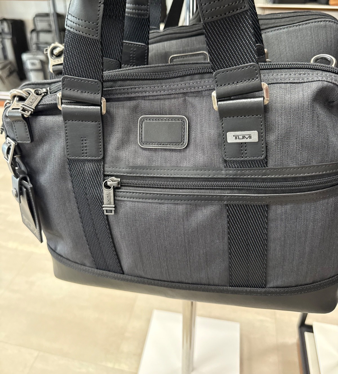美品 TUMI Wagner Compact Briefcase ブリーフケース 美品 TUMI Wagner Compact Briefcase ブリーフケース - メルカリ