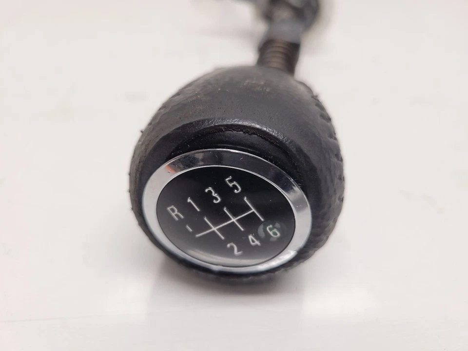 Chevrolet Cruze 2011 (1,4 L/MT) palanca de cambios *perilla de cambio usada* Foto 4 de 4