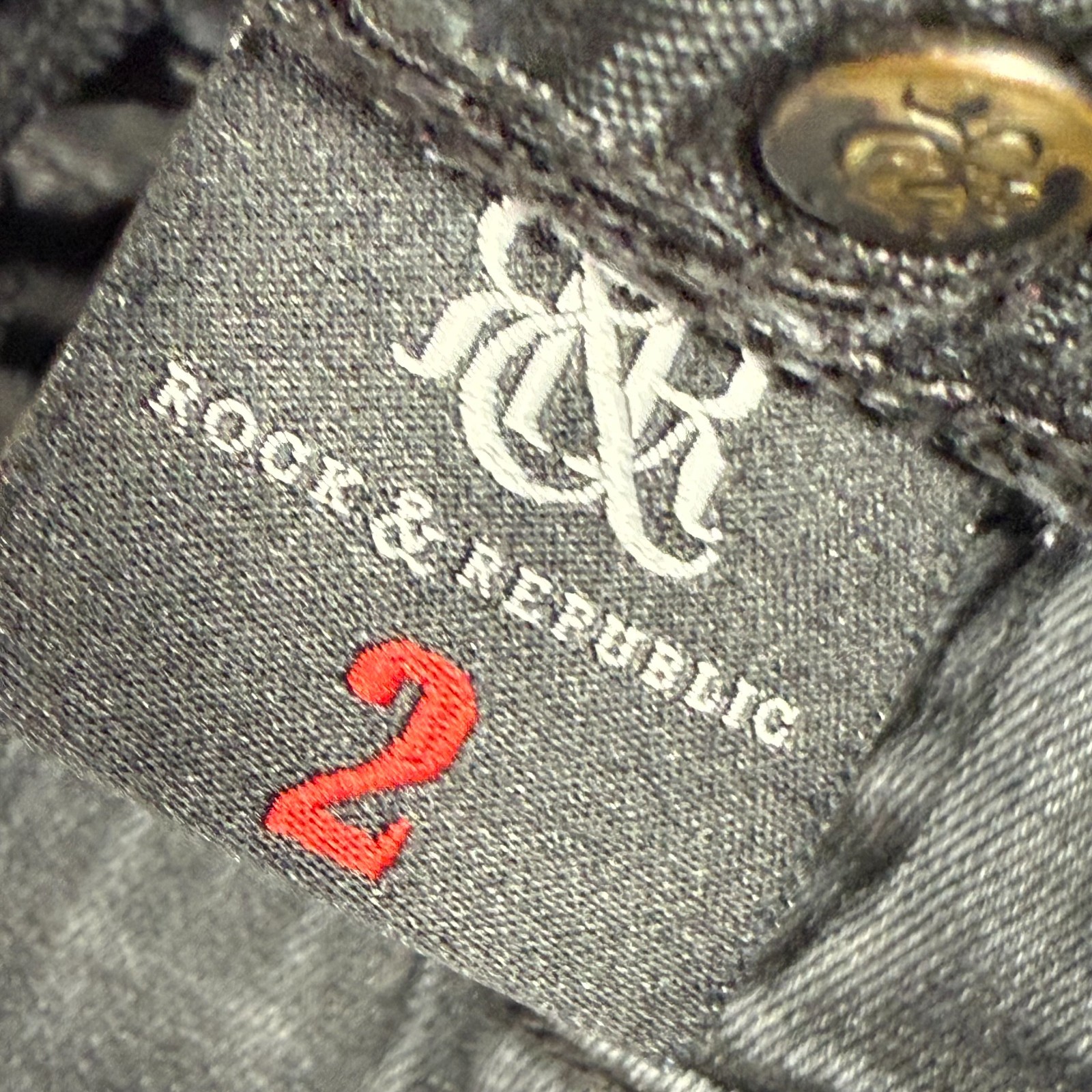 ROCK & REPUBLIC - Women Black Distressed Ripped Size 2 26x30 Rise 7.5"