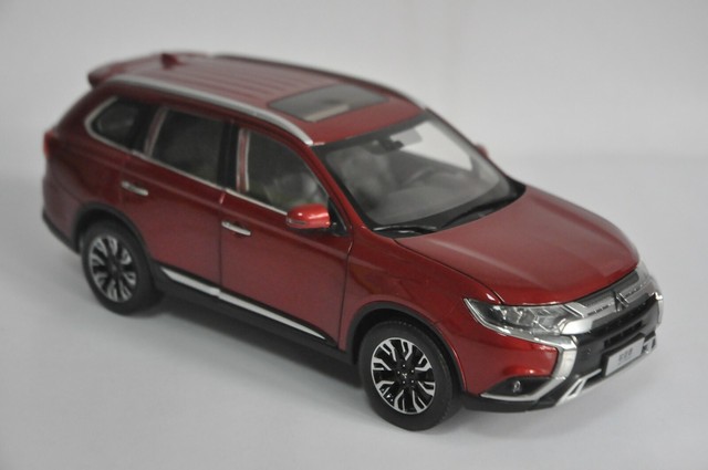 mitsubishi outlander diecast model