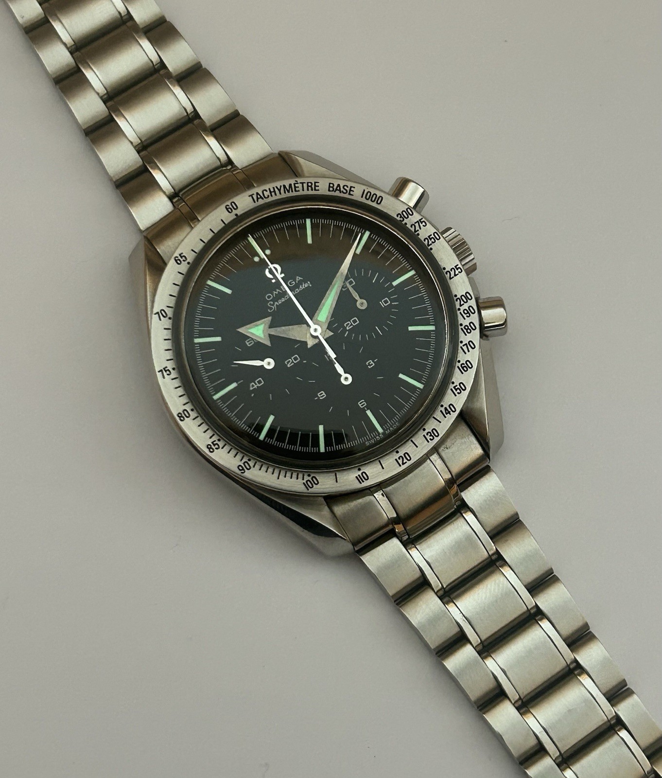 wind WELCOME chronograph TRADES professional mens Speedmaster manual watch Omega - vintagewatches.pk