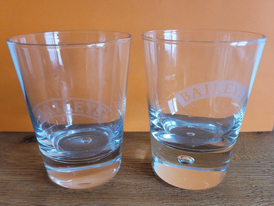 2 Baileys Likör Glas Tumbler Likörglas Perle Fußbereich 4cl/5cl weißes Logo