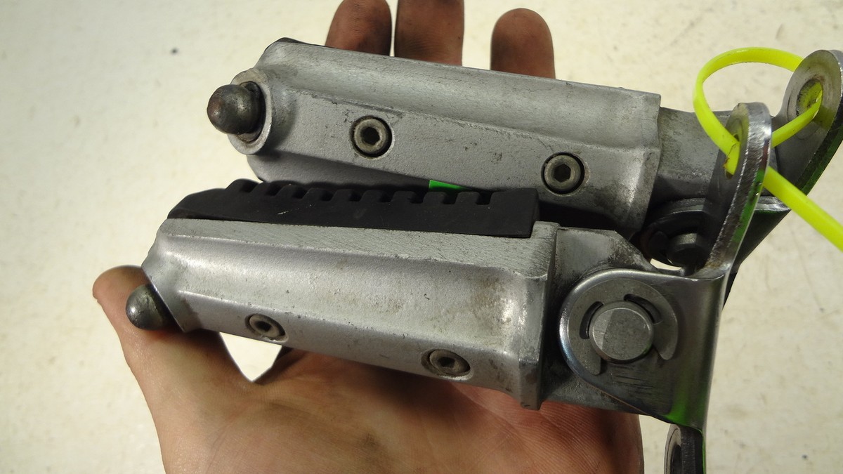 フィーページ 1985 Kawasaki ZX900 zx 900 A K316 front foot pegs | eBay