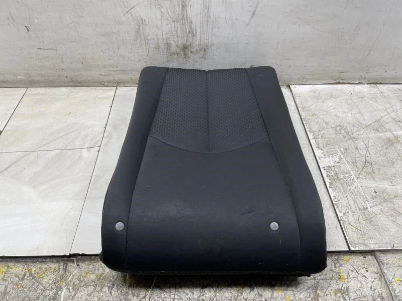 Mazda 6 2012 cojín de asiento superior del lado del pasajero trasero derecho OEM+ (tela negra) Foto 3 de 4